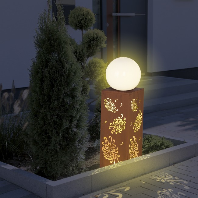 Dekoracyjny słupek LED MAXXMEE „Farmer Rose” z kulą świetlną - 65 cm